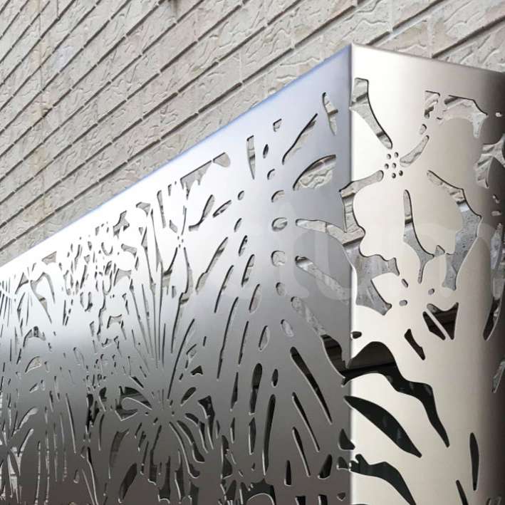 Sanctum Aluminium Madagascar folded screen 2