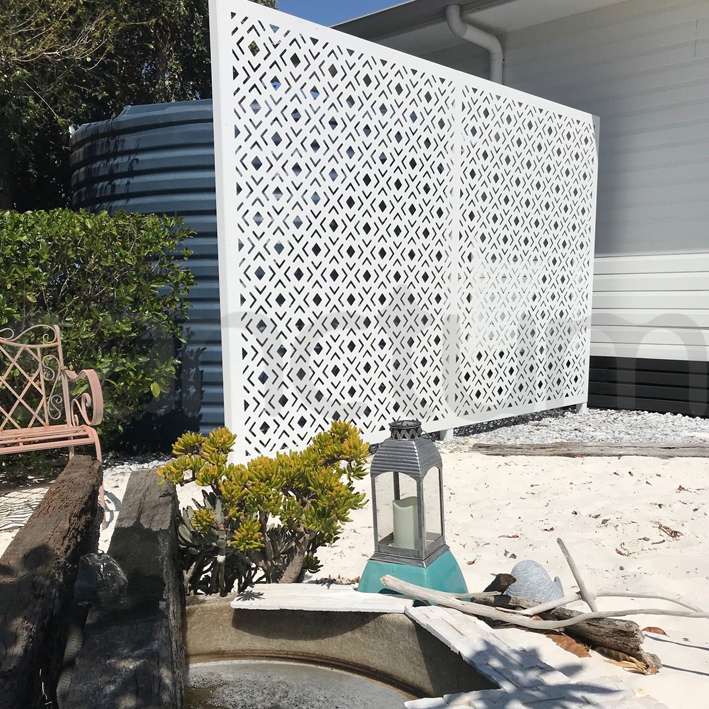 Sanctum Aluminium Hamptons privacy
