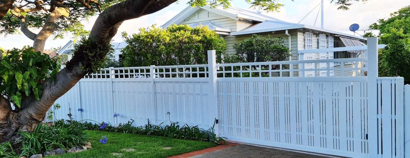 Sanctum slatted driveway gate slider